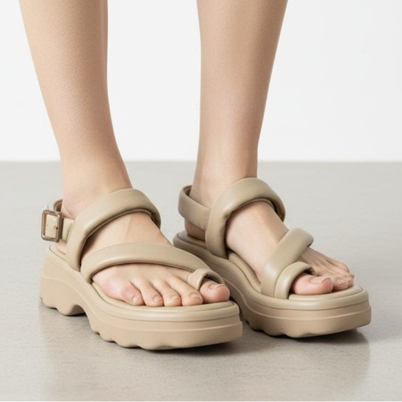 Vince Santa Cruz Leather Slingback Sandals Beige Quilted thong Dune toe Sz 8 - Picture 2 of 12